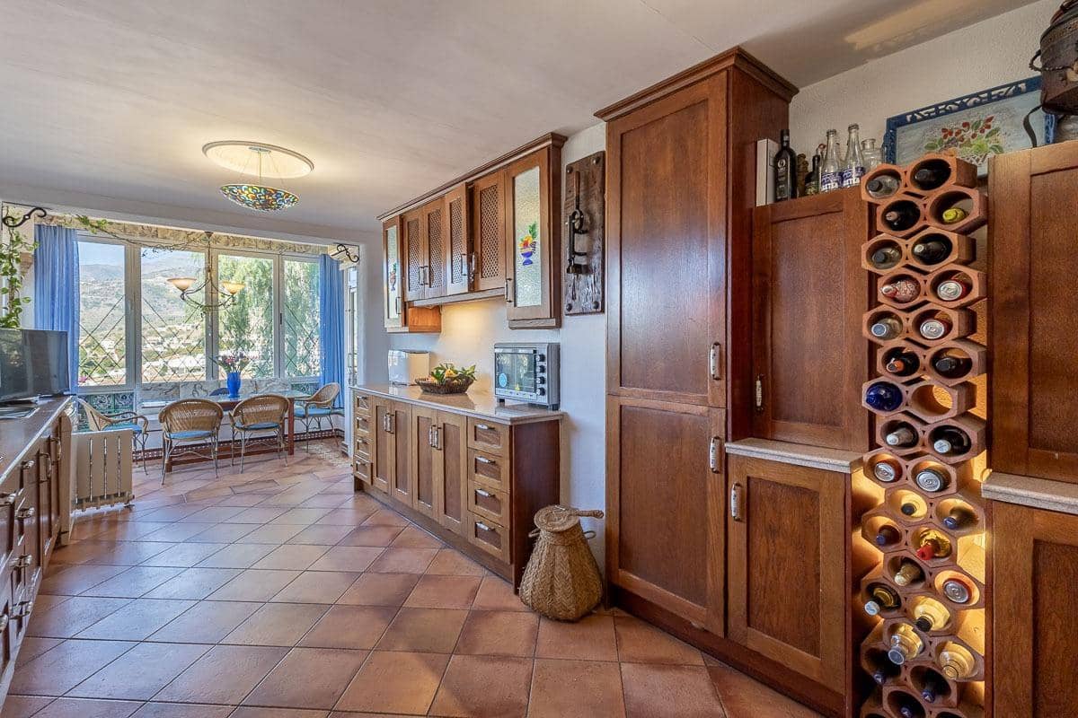 Chalet de 7 habitaciones en La Herradura en venta con piscina garaje - 1.690.000 € (Ref: 9605245)