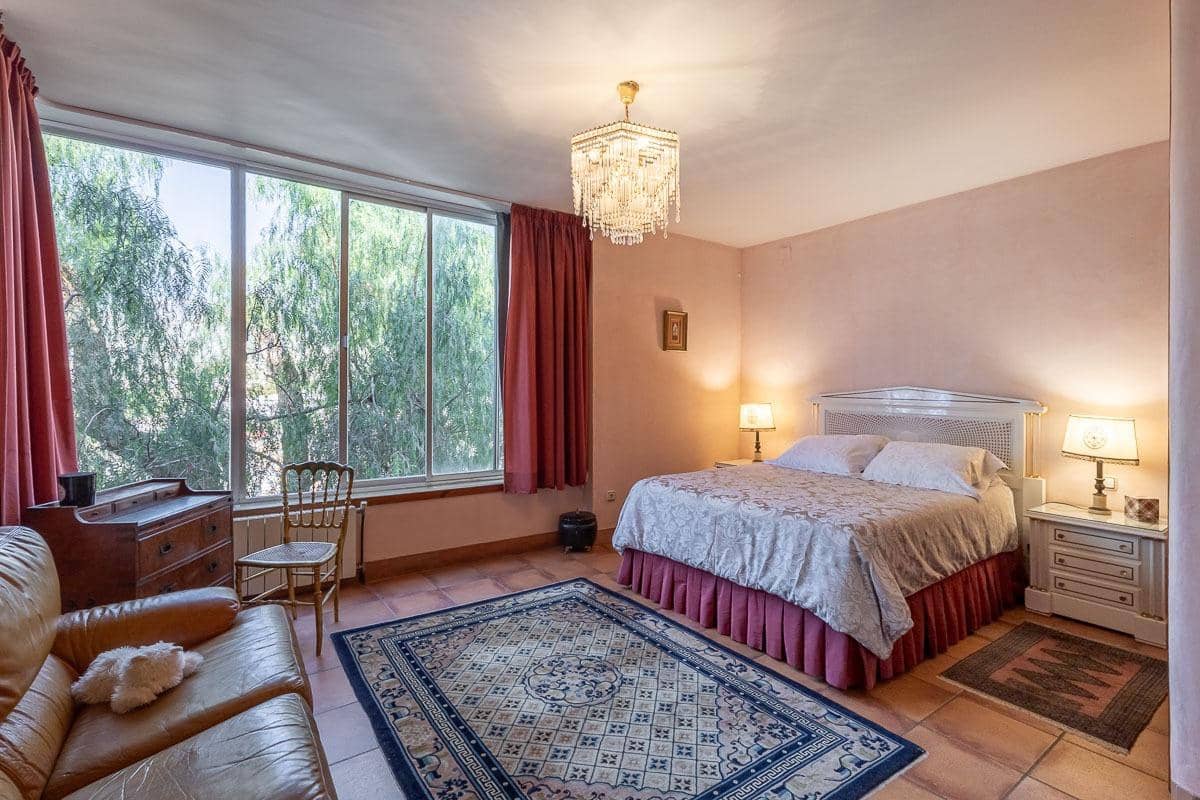 Chalet de 7 habitaciones en La Herradura en venta con piscina garaje - 1.690.000 € (Ref: 9605245)