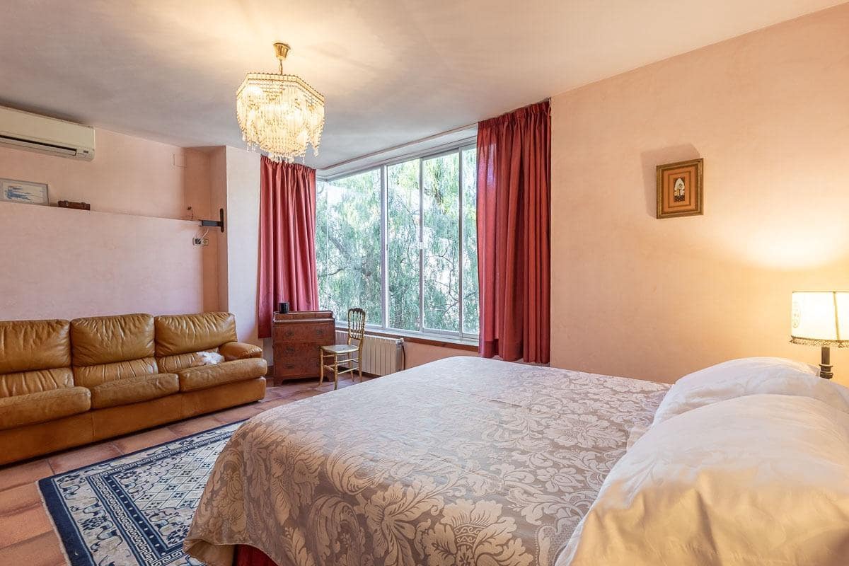 Chalet de 7 habitaciones en La Herradura en venta con piscina garaje - 1.690.000 € (Ref: 9605245)