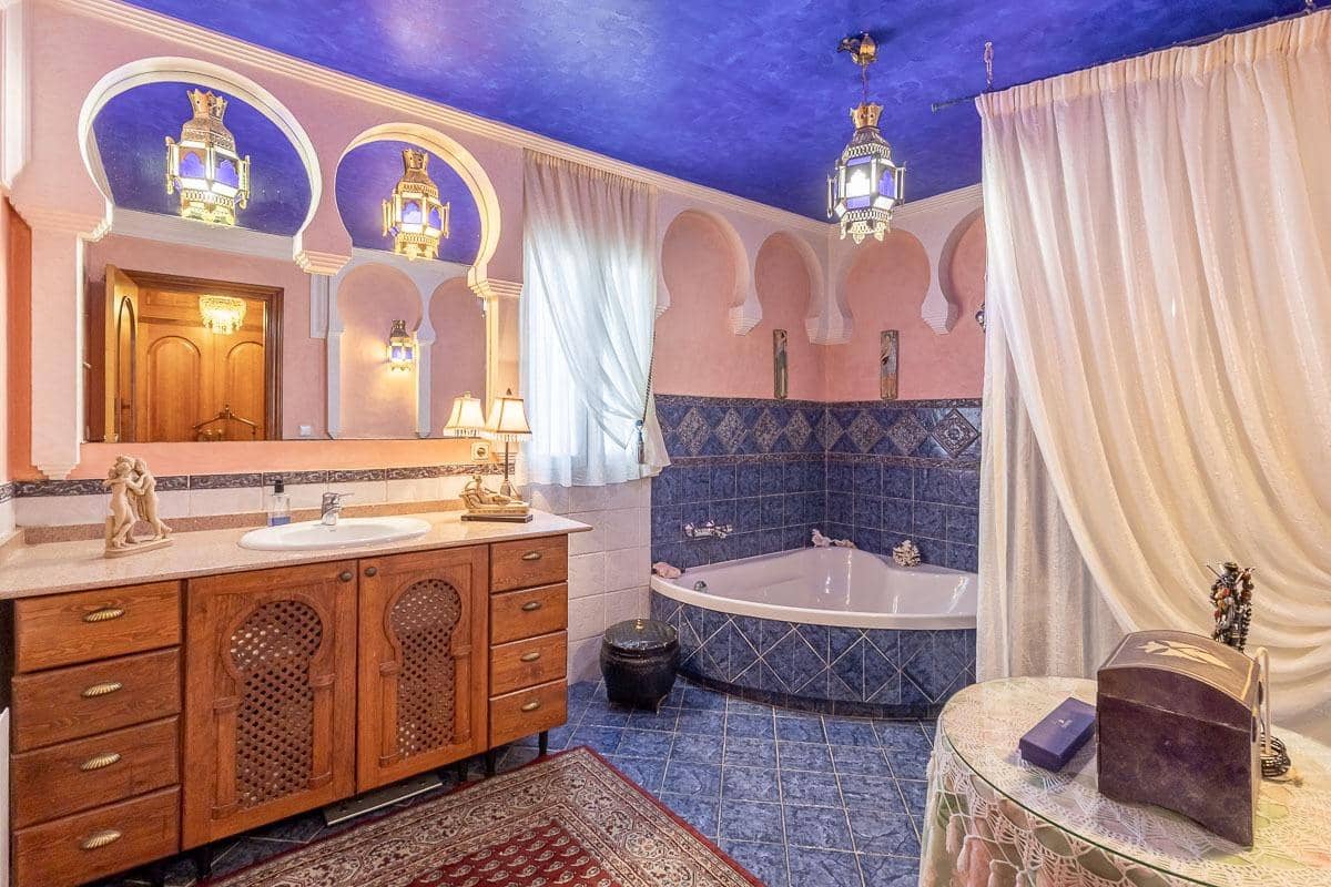 Chalet de 7 habitaciones en La Herradura en venta con piscina garaje - 1.690.000 € (Ref: 9605245)