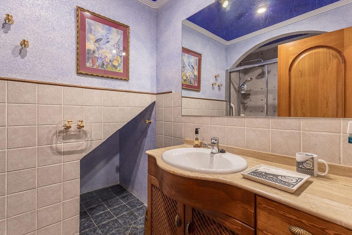 Chalet de 7 habitaciones en La Herradura en venta con piscina garaje - 1.690.000 € (Ref: 9605245)