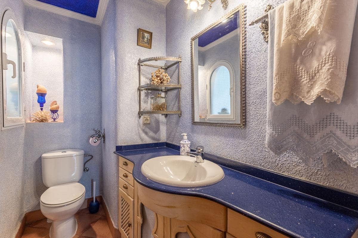 Chalet de 7 habitaciones en La Herradura en venta con piscina garaje - 1.690.000 € (Ref: 9605245)