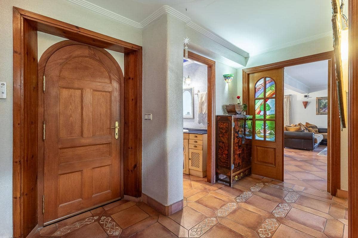 Chalet de 7 habitaciones en La Herradura en venta con piscina garaje - 1.690.000 € (Ref: 9605245)