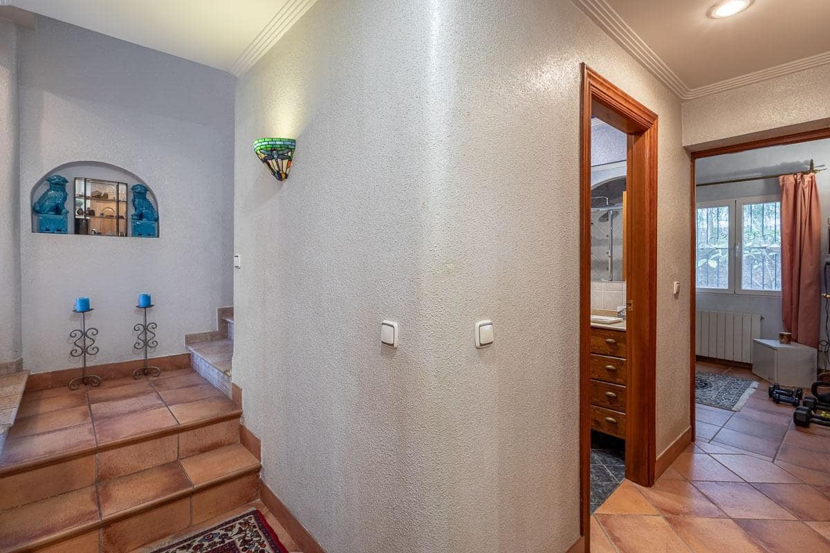 Chalet de 7 habitaciones en La Herradura en venta con piscina garaje - 1.690.000 € (Ref: 9605245)