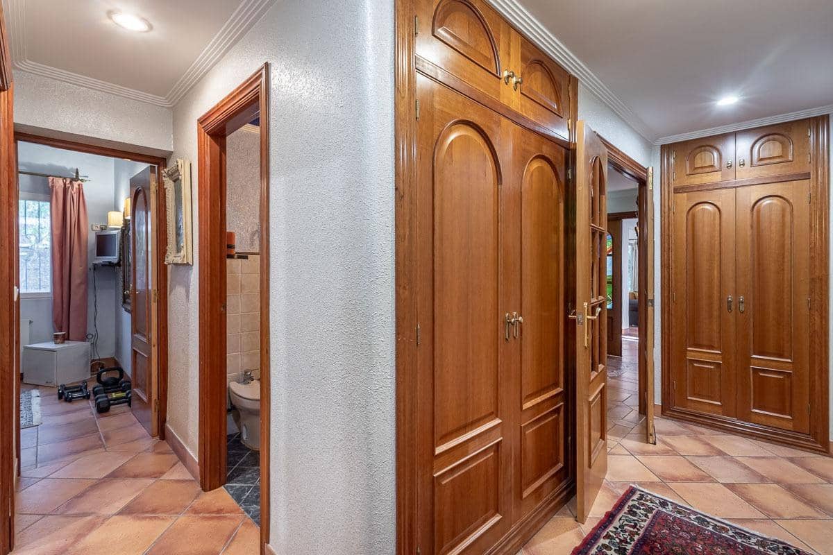 Chalet de 7 habitaciones en La Herradura en venta con piscina garaje - 1.690.000 € (Ref: 9605245)