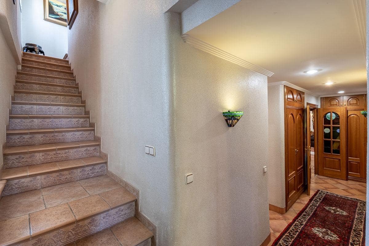 Chalet de 7 habitaciones en La Herradura en venta con piscina garaje - 1.690.000 € (Ref: 9605245)