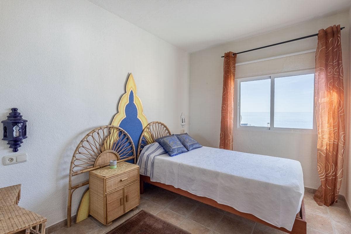 Chalet de 7 habitaciones en La Herradura en venta con piscina garaje - 1.690.000 € (Ref: 9605245)