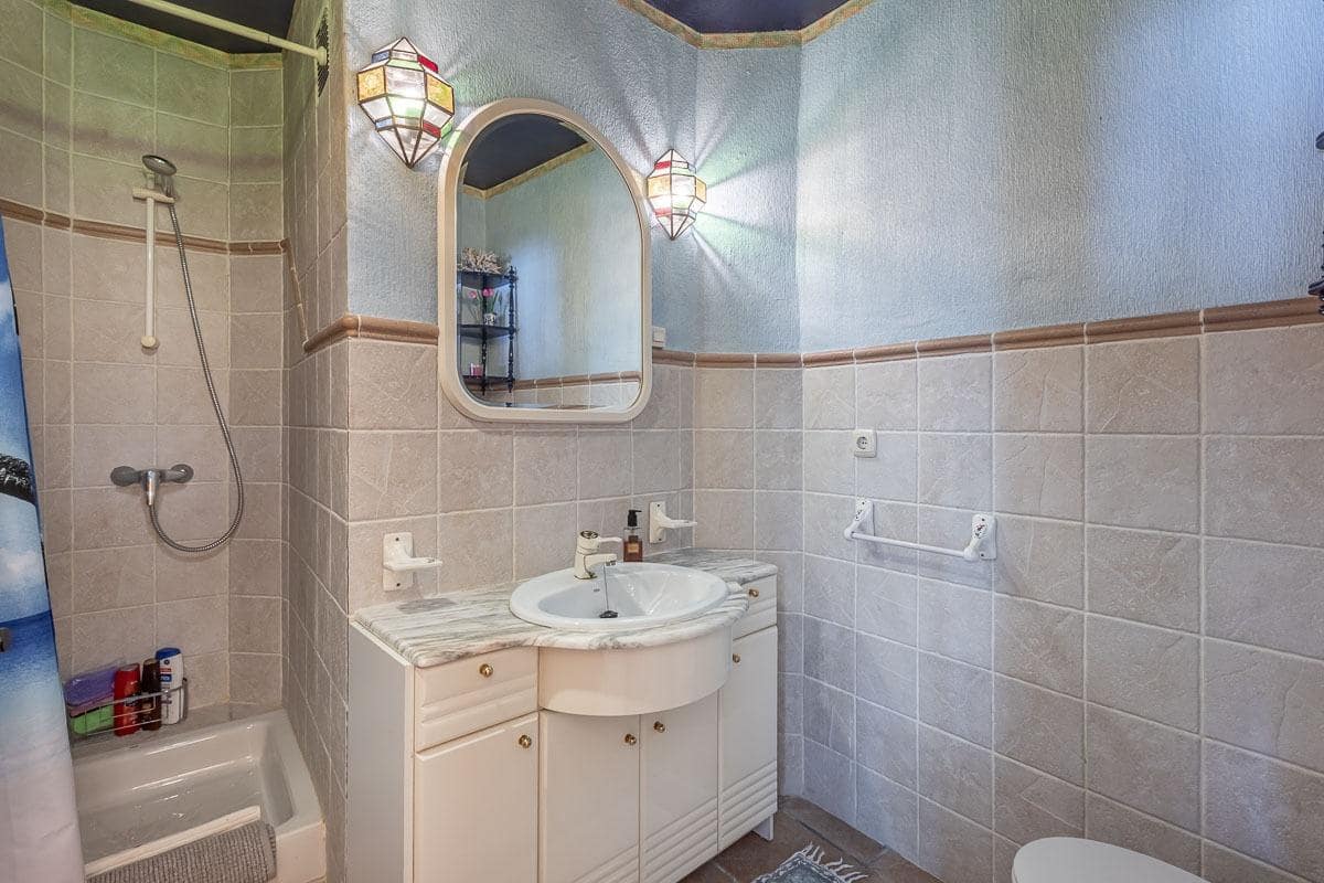 Chalet de 7 habitaciones en La Herradura en venta con piscina garaje - 1.690.000 € (Ref: 9605245)