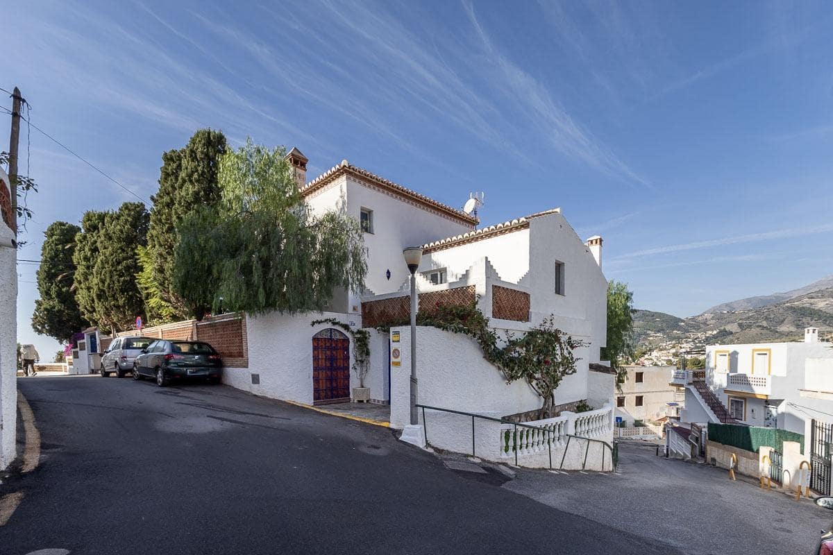 Chalet de 7 habitaciones en La Herradura en venta con piscina garaje - 1.690.000 € (Ref: 9605245)
