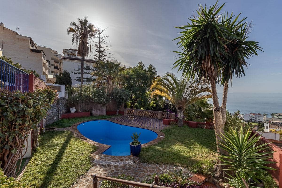 Chalet de 7 habitaciones en La Herradura en venta con piscina garaje - 1.690.000 € (Ref: 9605245)