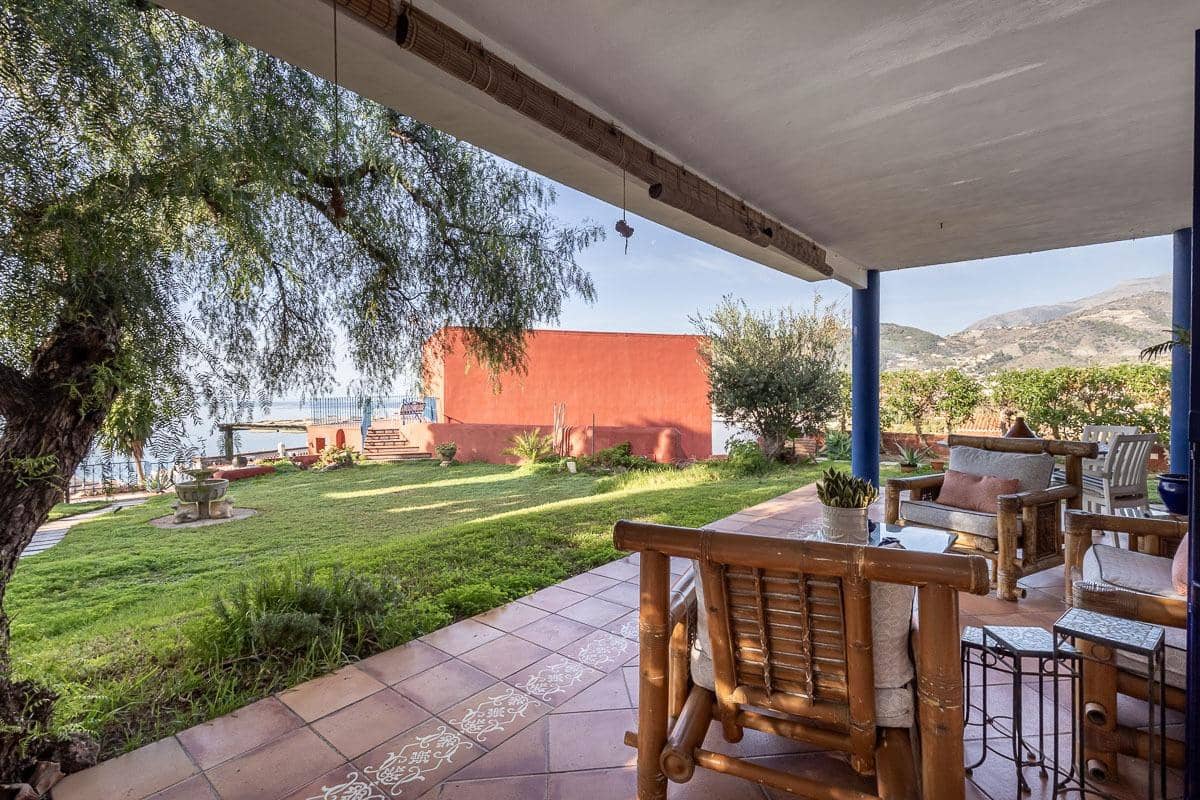 Chalet de 7 habitaciones en La Herradura en venta con piscina garaje - 1.690.000 € (Ref: 9605245)