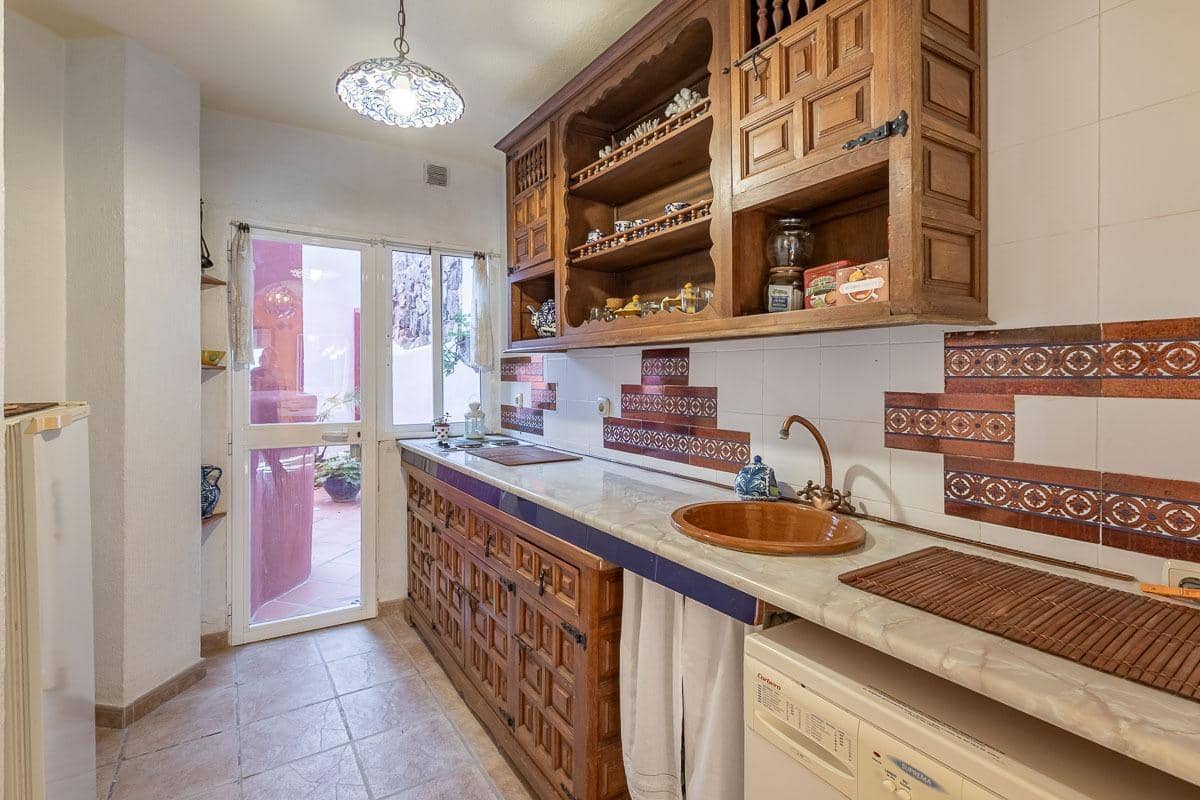 Chalet de 7 habitaciones en La Herradura en venta con piscina garaje - 1.690.000 € (Ref: 9605245)