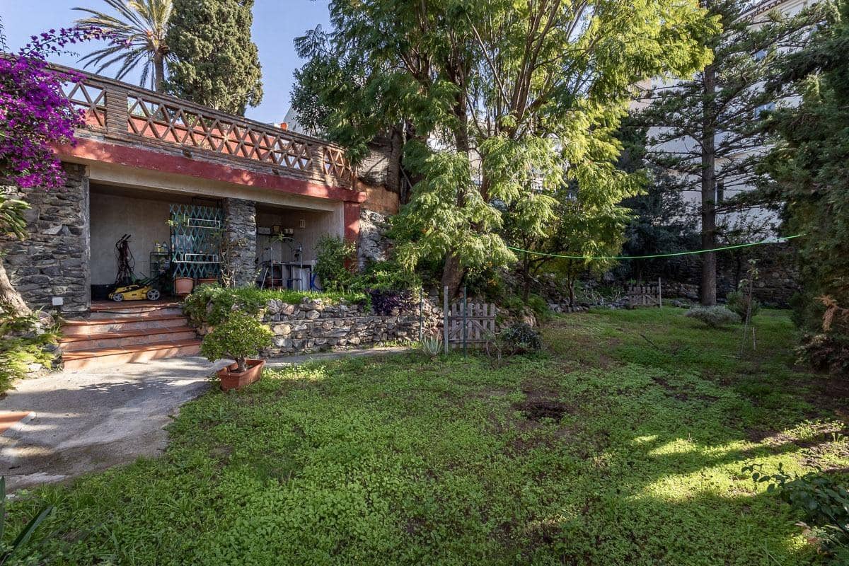 Chalet de 7 habitaciones en La Herradura en venta con piscina garaje - 1.690.000 € (Ref: 9605245)