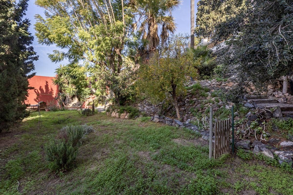 Chalet de 7 habitaciones en La Herradura en venta con piscina garaje - 1.690.000 € (Ref: 9605245)