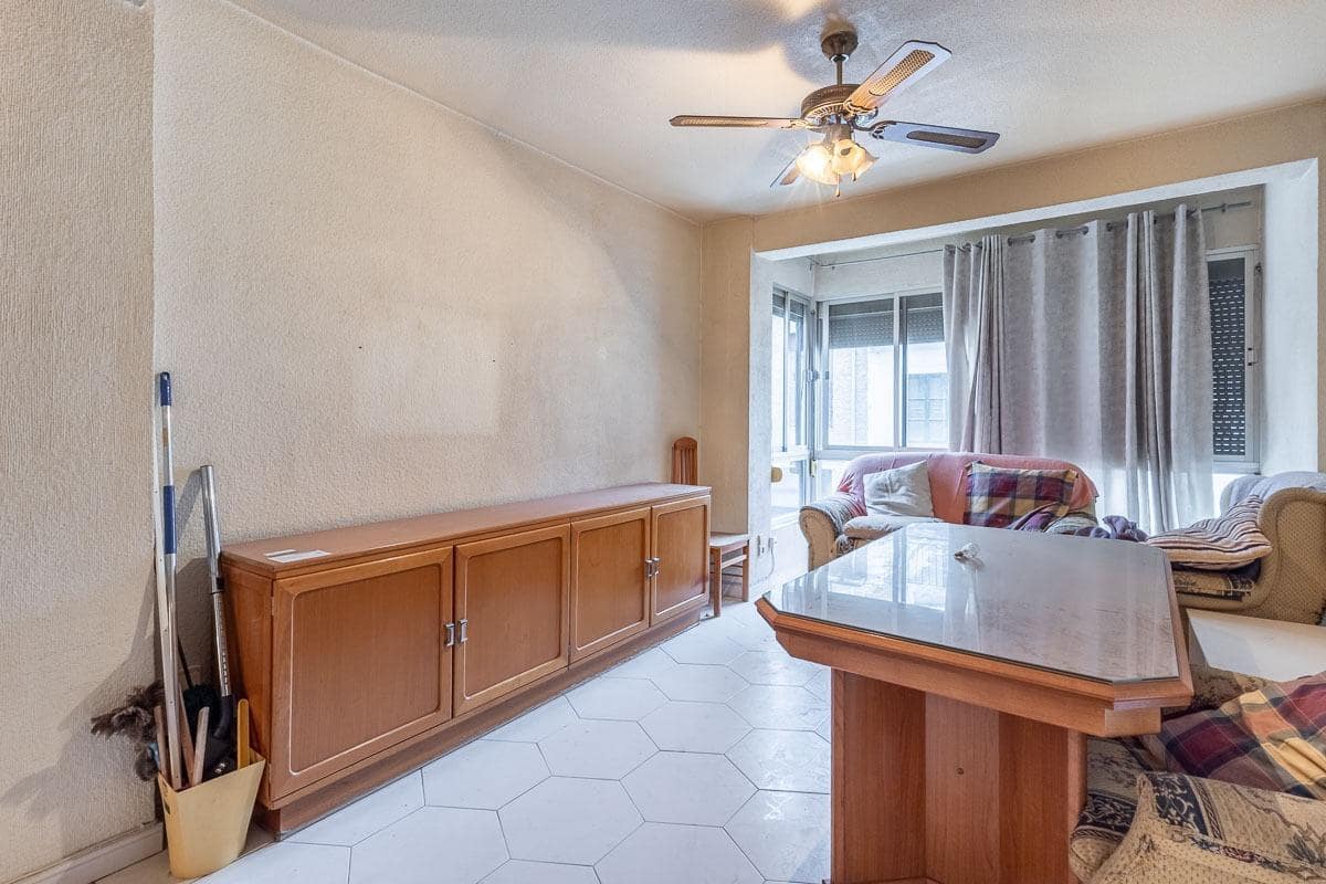 3 bedroom Flat for sale in Granada city - € 218,000 (Ref: 9608301)