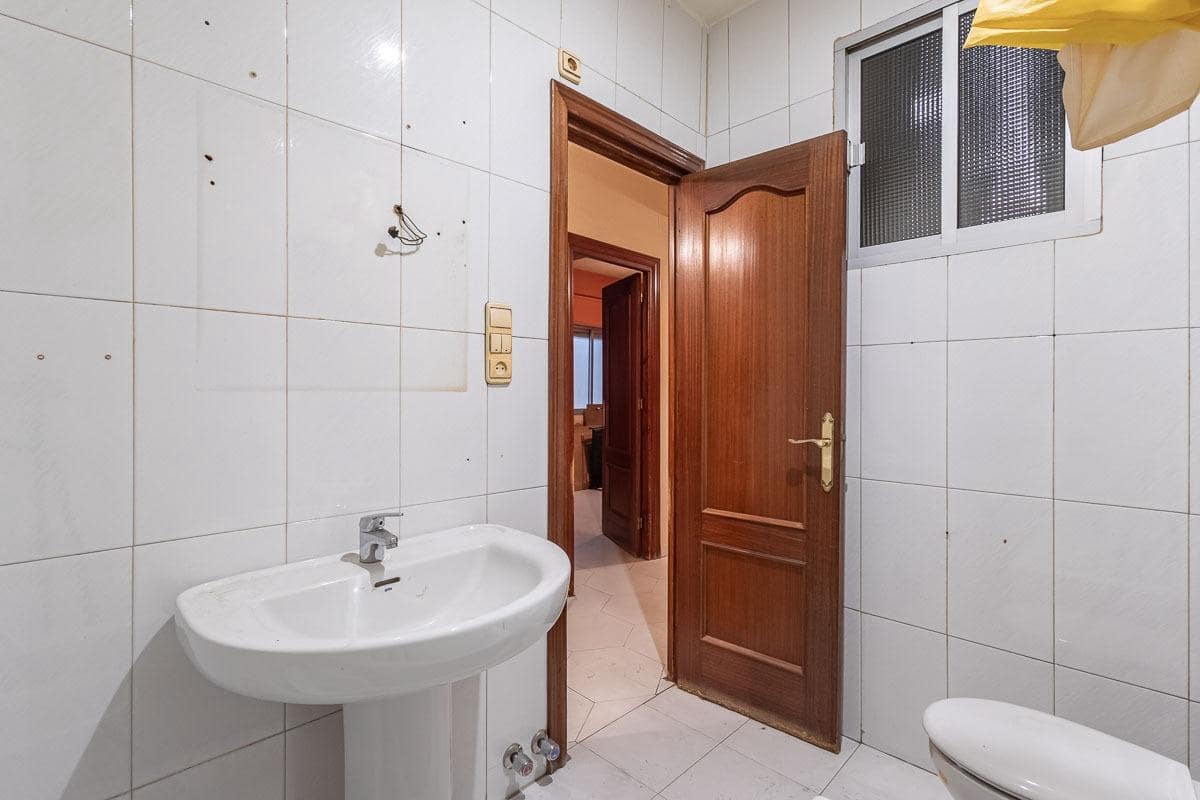 3 bedroom Flat for sale in Granada city - € 218,000 (Ref: 9608301)