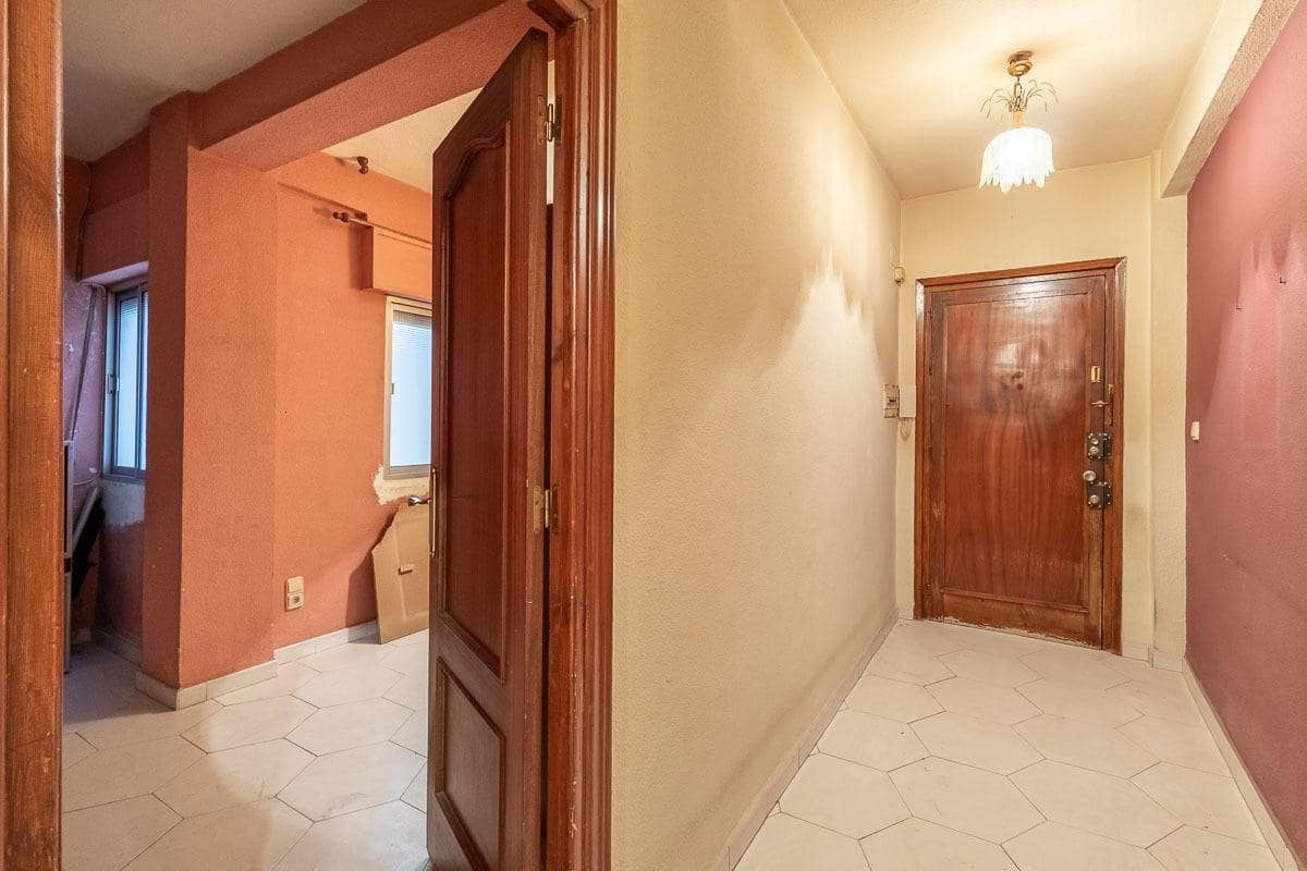 3 bedroom Flat for sale in Granada city - € 218,000 (Ref: 9608301)