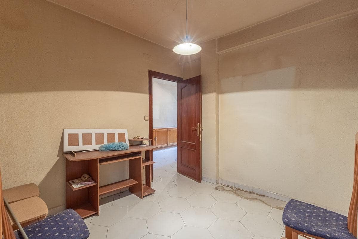 3 bedroom Flat for sale in Granada city - € 218,000 (Ref: 9608301)