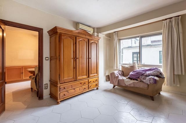 3 bedroom Flat for sale in Granada city - € 218,000 (Ref: 9608301)