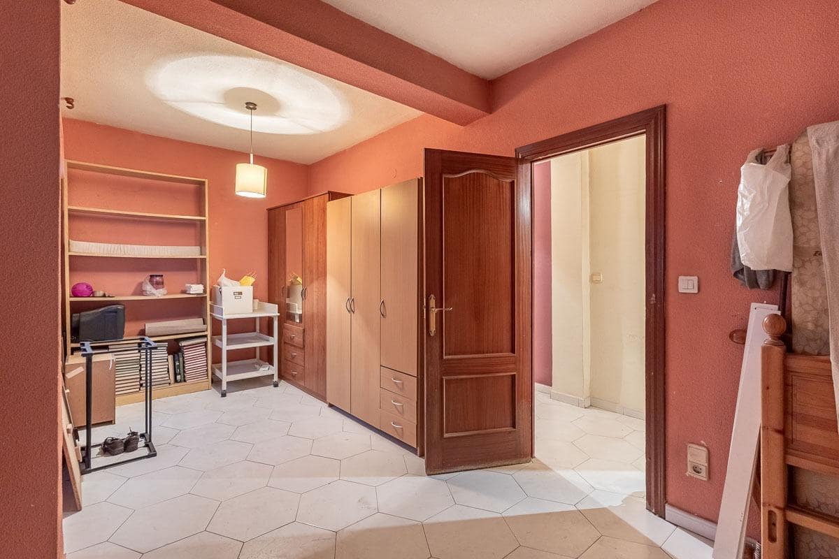 3 bedroom Flat for sale in Granada city - € 218,000 (Ref: 9608301)