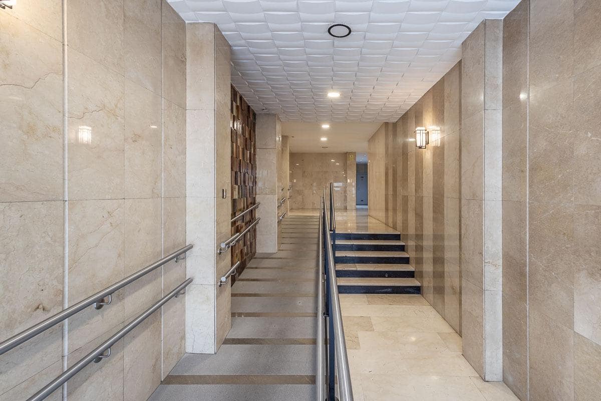 3 bedroom Flat for sale in Granada city - € 218,000 (Ref: 9608301)