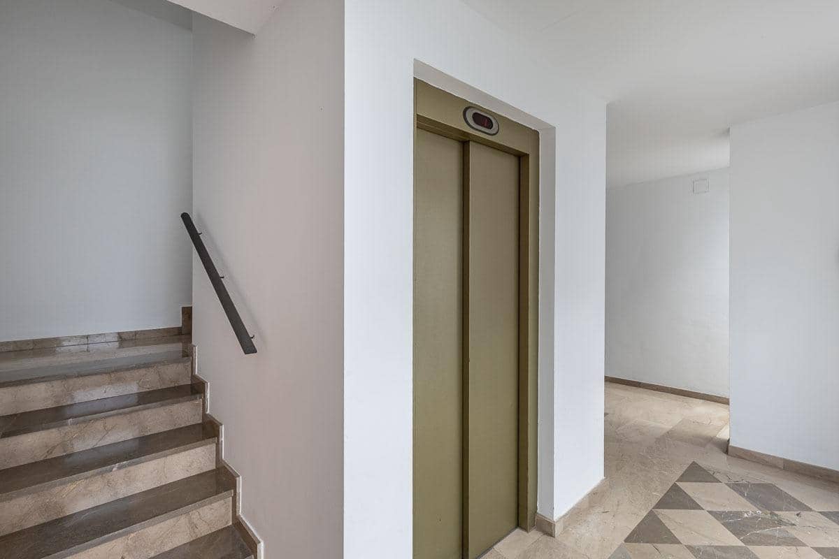 2 bedroom Apartment for sale in Granada city - € 265,000 (Ref: 9608302)