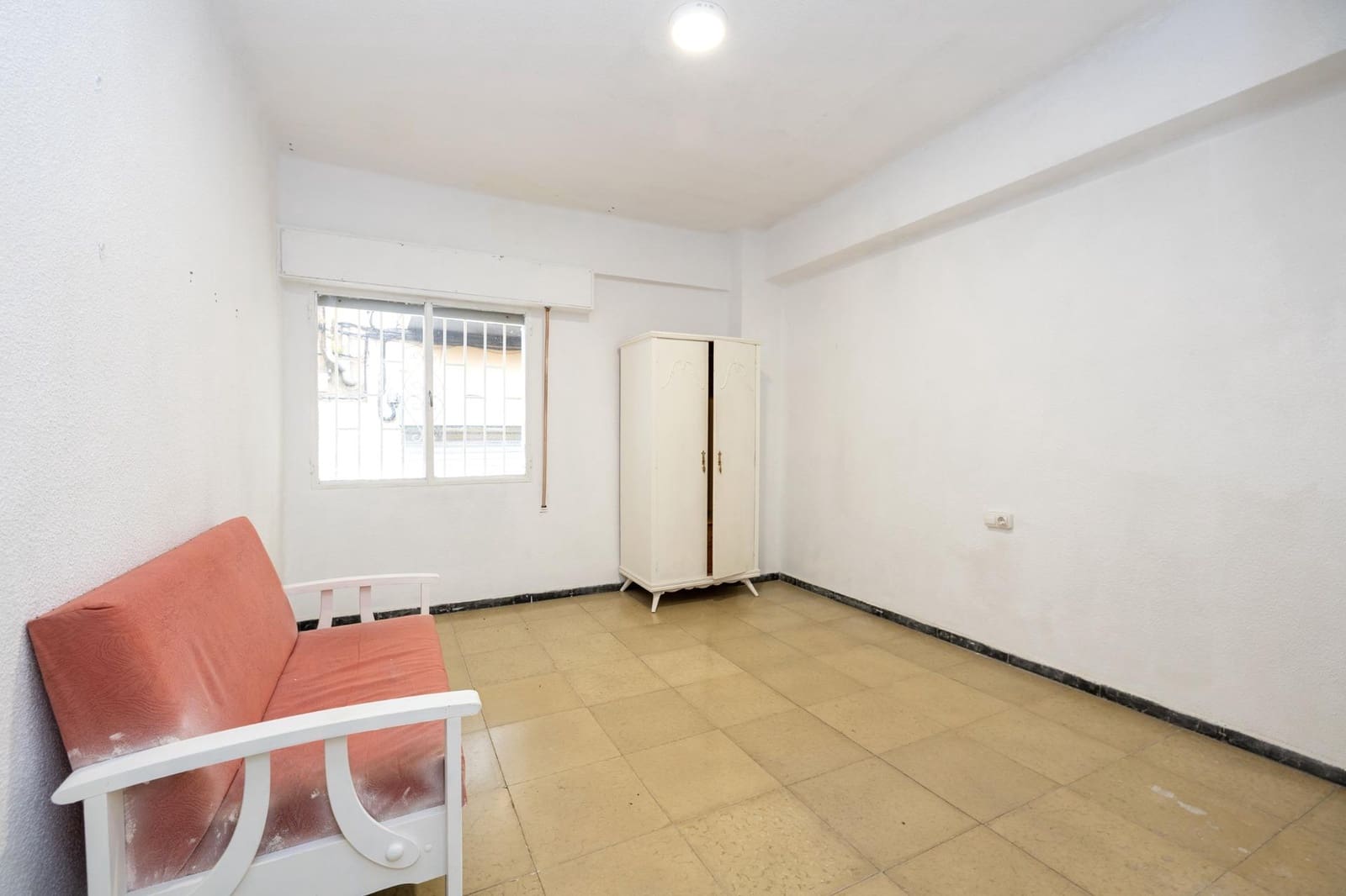 3 bedroom Flat for sale in Granada city - € 230,000 (Ref: 9608303)