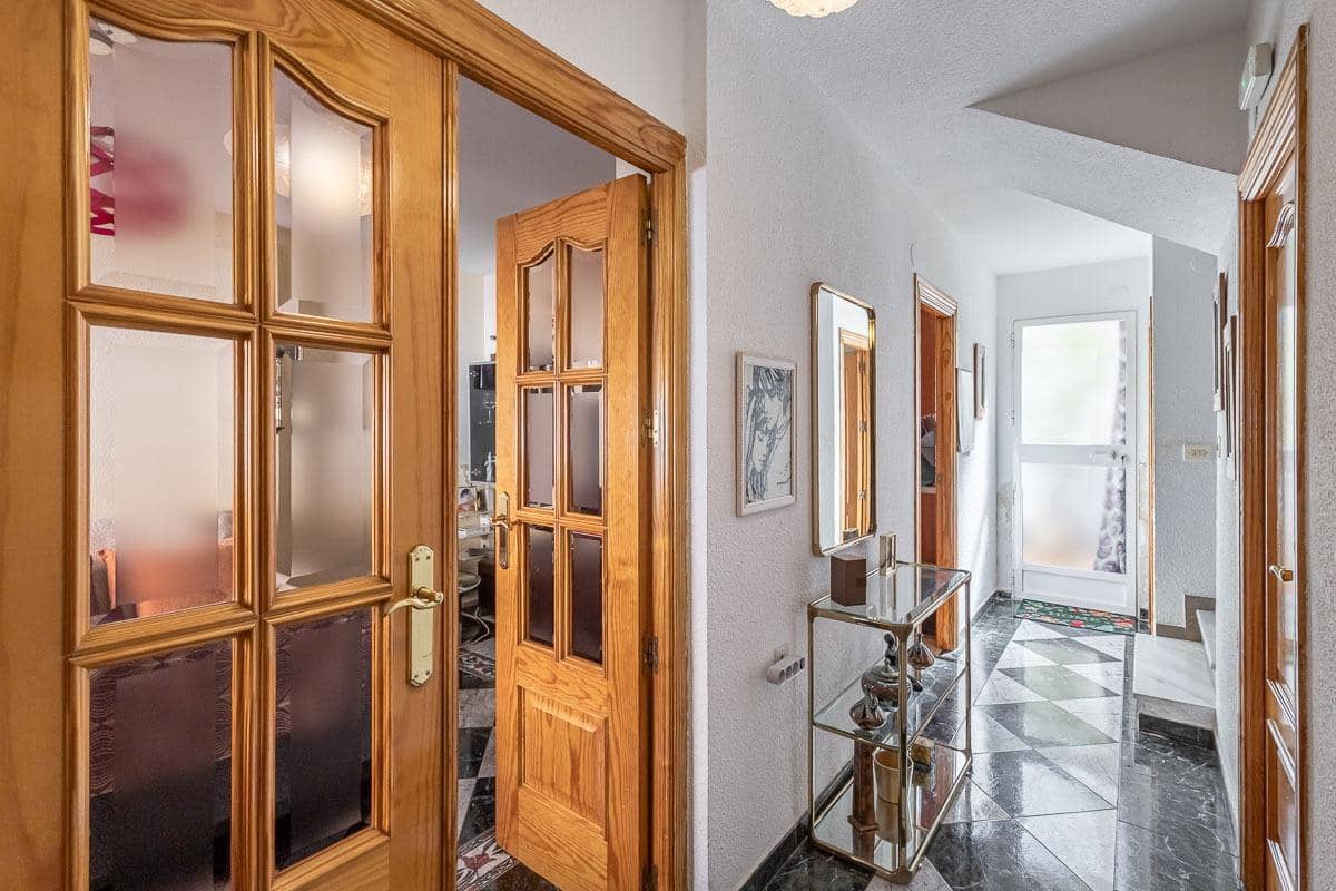 Adosado de 3 habitaciones en Armilla en venta con garaje - 189.000 € (Ref: 9611452)