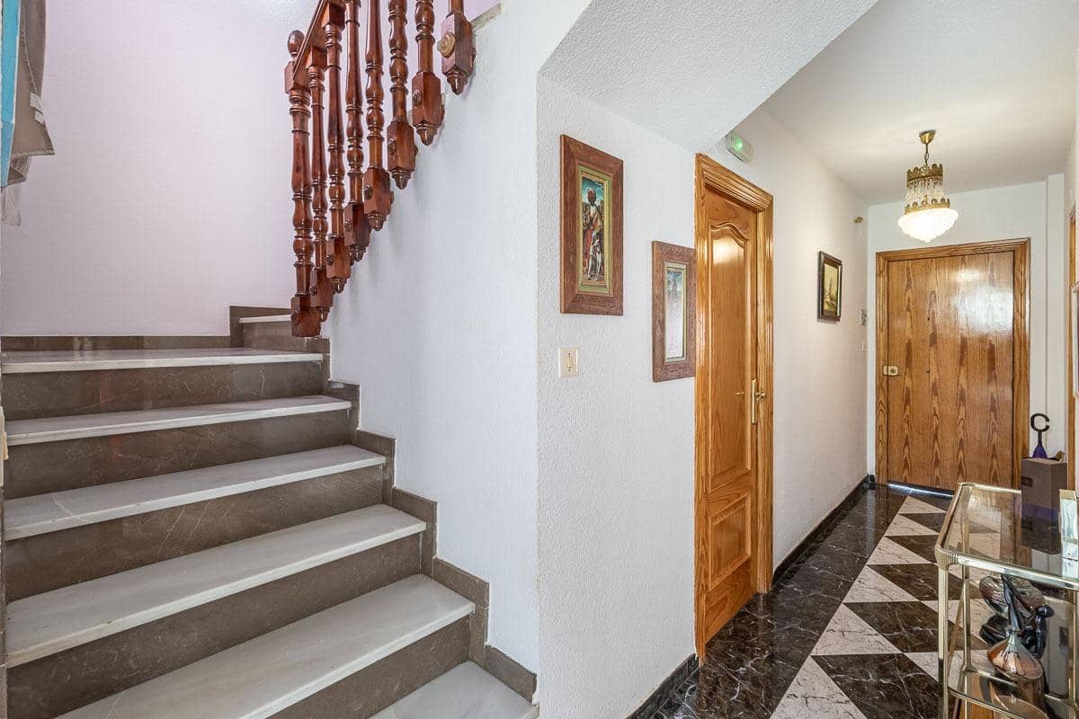 Adosado de 3 habitaciones en Armilla en venta con garaje - 189.000 € (Ref: 9611452)