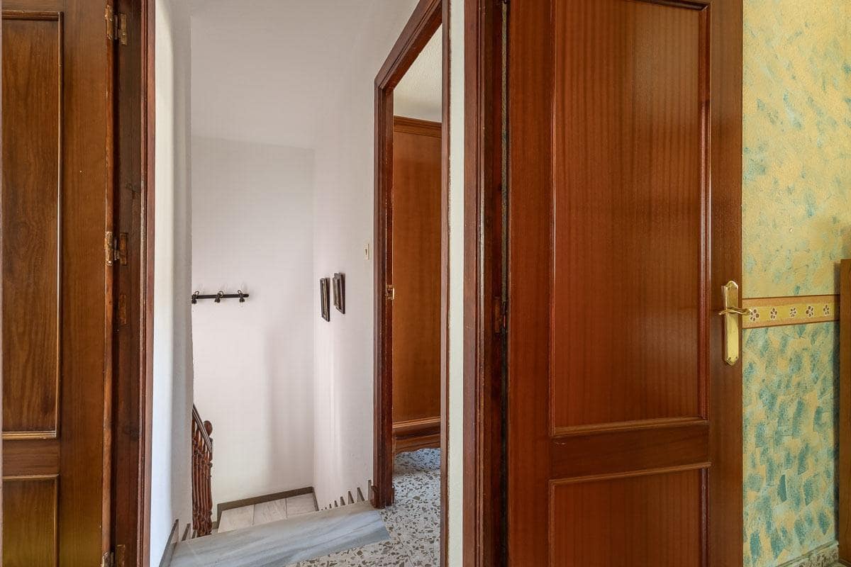 Adosado de 3 habitaciones en Armilla en venta con garaje - 189.000 € (Ref: 9611452)