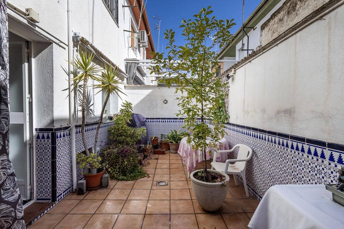 Adosado de 3 habitaciones en Armilla en venta con garaje - 189.000 € (Ref: 9611452)