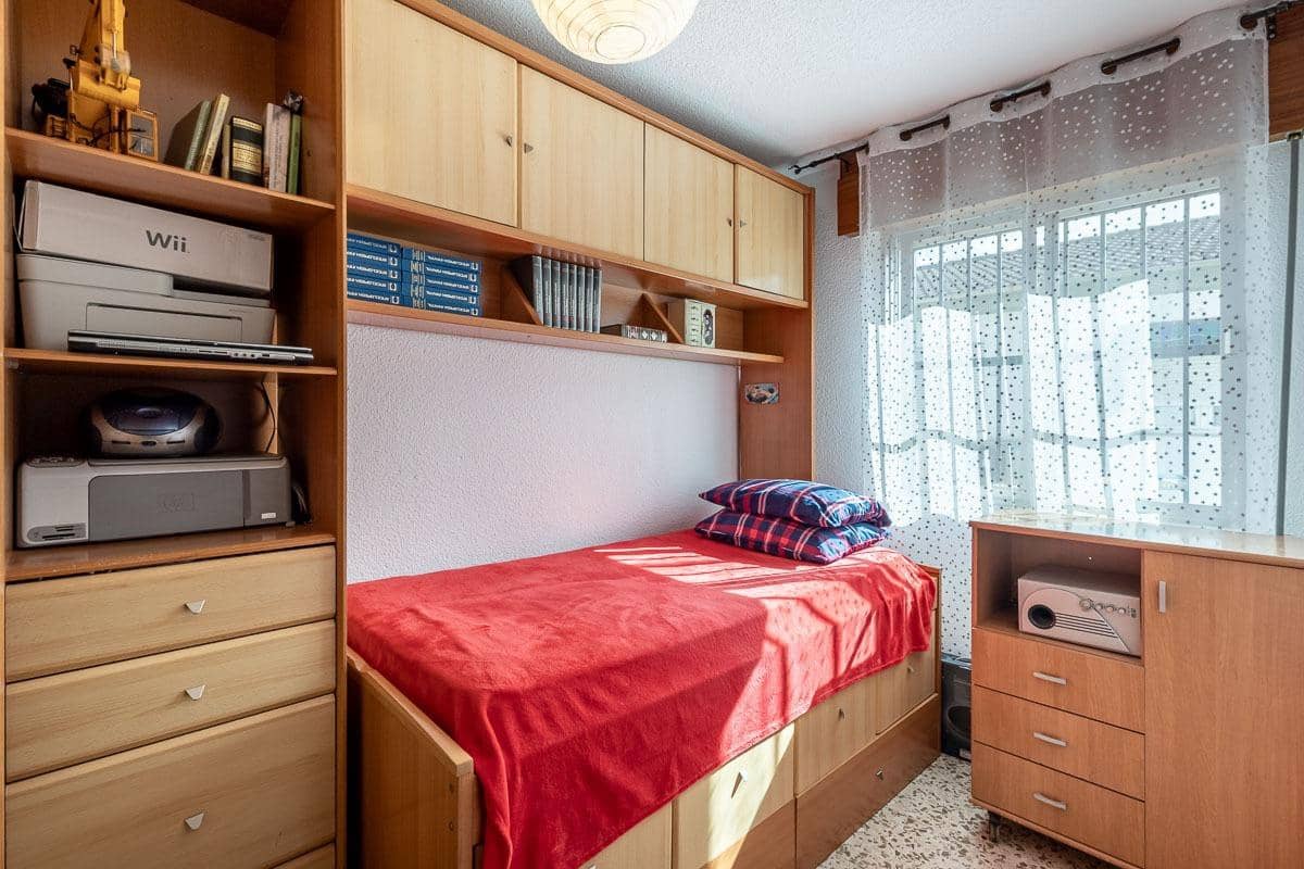 Adosado de 3 habitaciones en Armilla en venta con garaje - 189.000 € (Ref: 9611452)