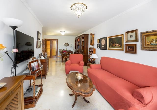 4 bedroom Penthouse for sale in Centro, Granada city with garage - € 730,000 (Ref: 9611453)