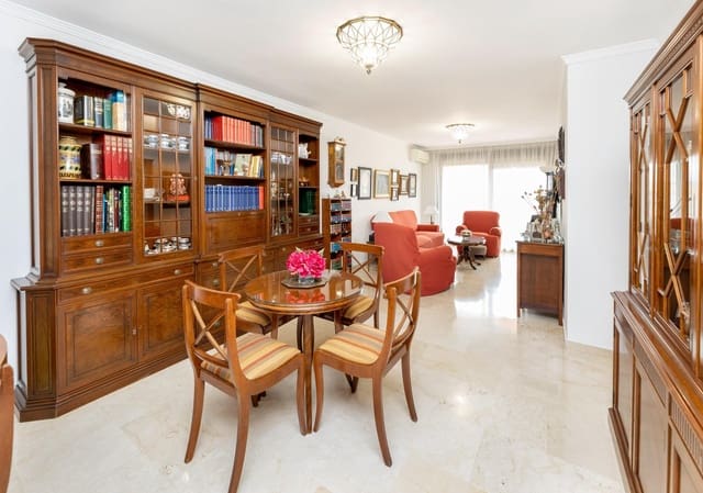 4 bedroom Penthouse for sale in Centro, Granada city with garage - € 730,000 (Ref: 9611453)