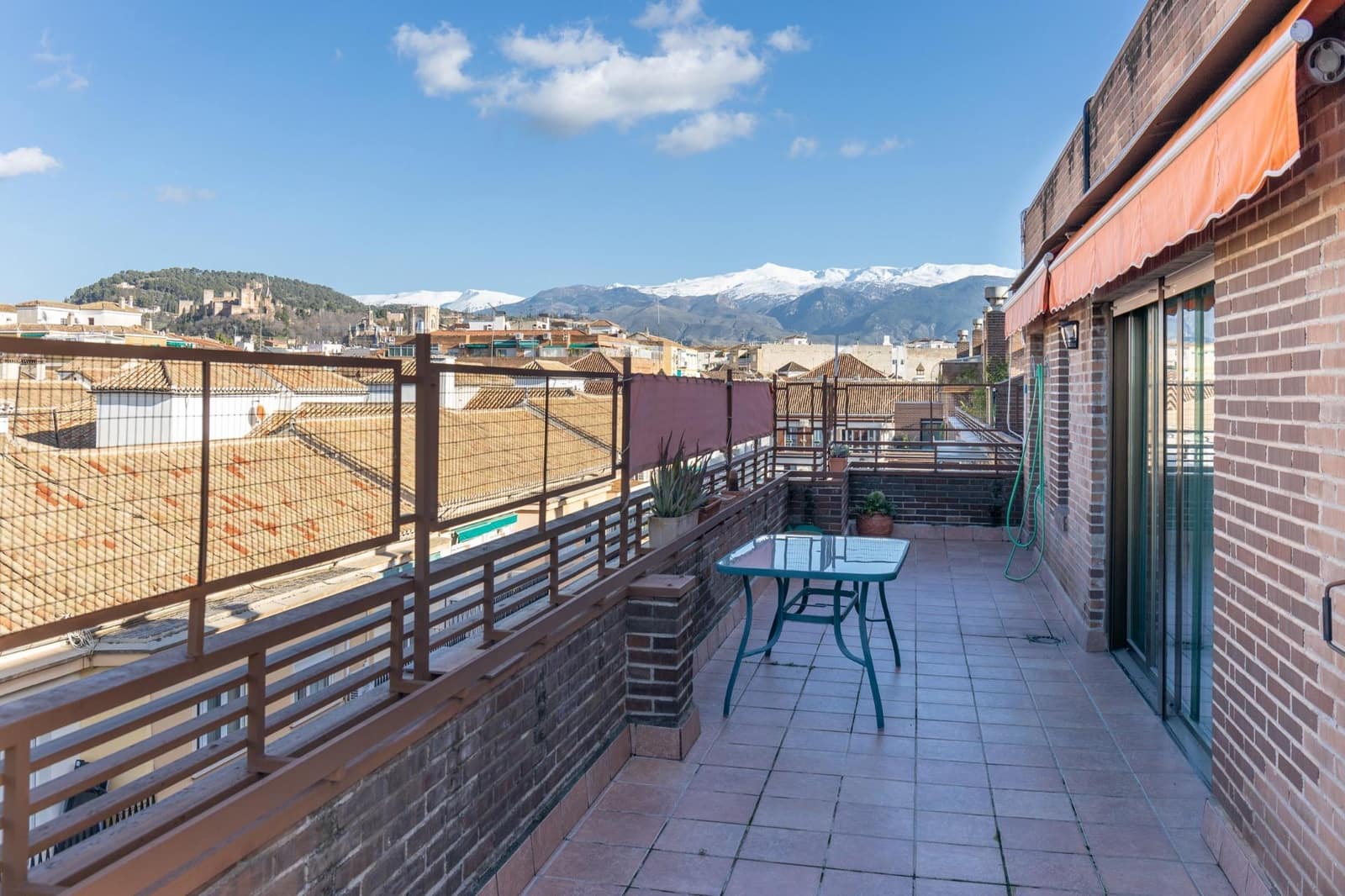 4 bedroom Penthouse for sale in Granada city with garage - € 730,000 (Ref: 9611453)