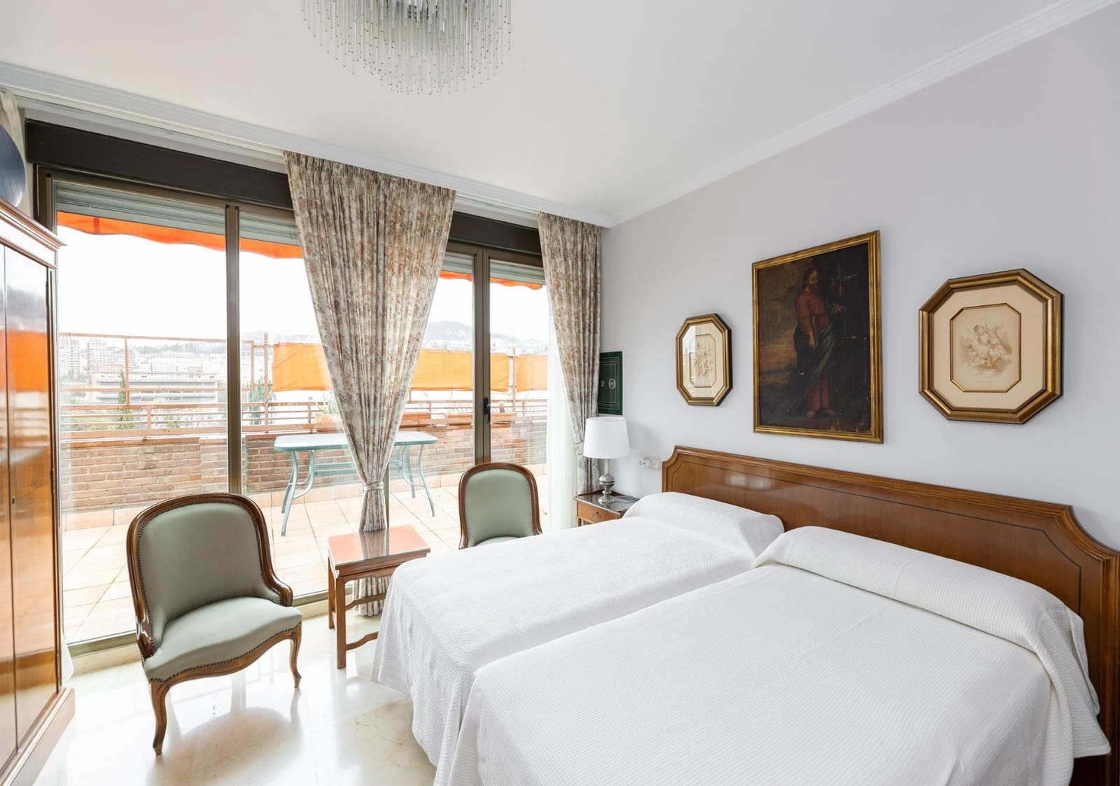 4 bedroom Penthouse for sale in Granada city with garage - € 730,000 (Ref: 9611453)