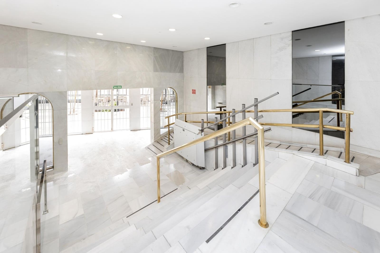 4 bedroom Penthouse for sale in Granada city with garage - € 730,000 (Ref: 9611453)