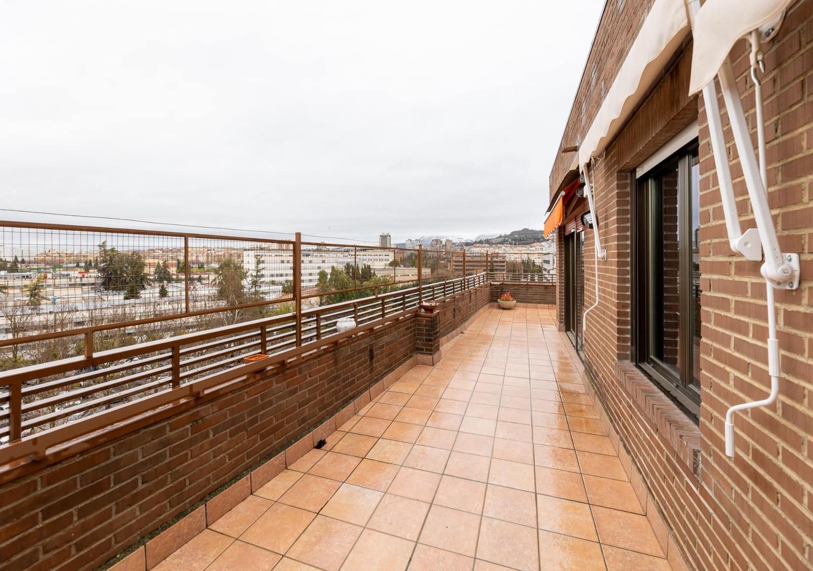 4 bedroom Penthouse for sale in Granada city with garage - € 730,000 (Ref: 9611453)
