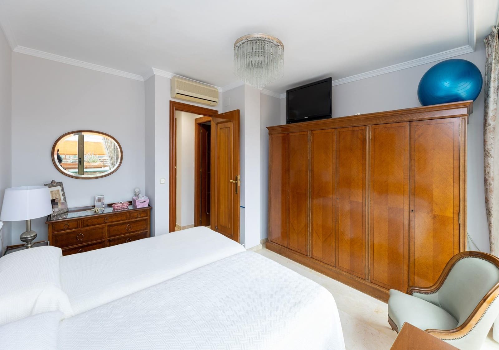 4 bedroom Penthouse for sale in Granada city with garage - € 730,000 (Ref: 9611453)