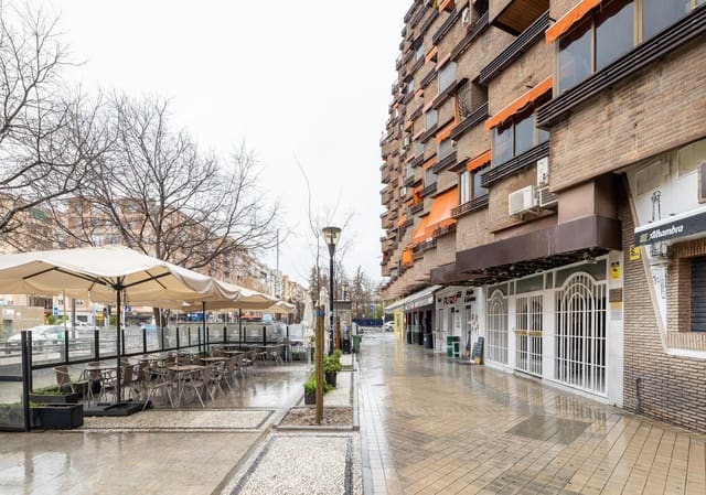 4 bedroom Penthouse for sale in Centro, Granada city with garage - € 730,000 (Ref: 9611453)