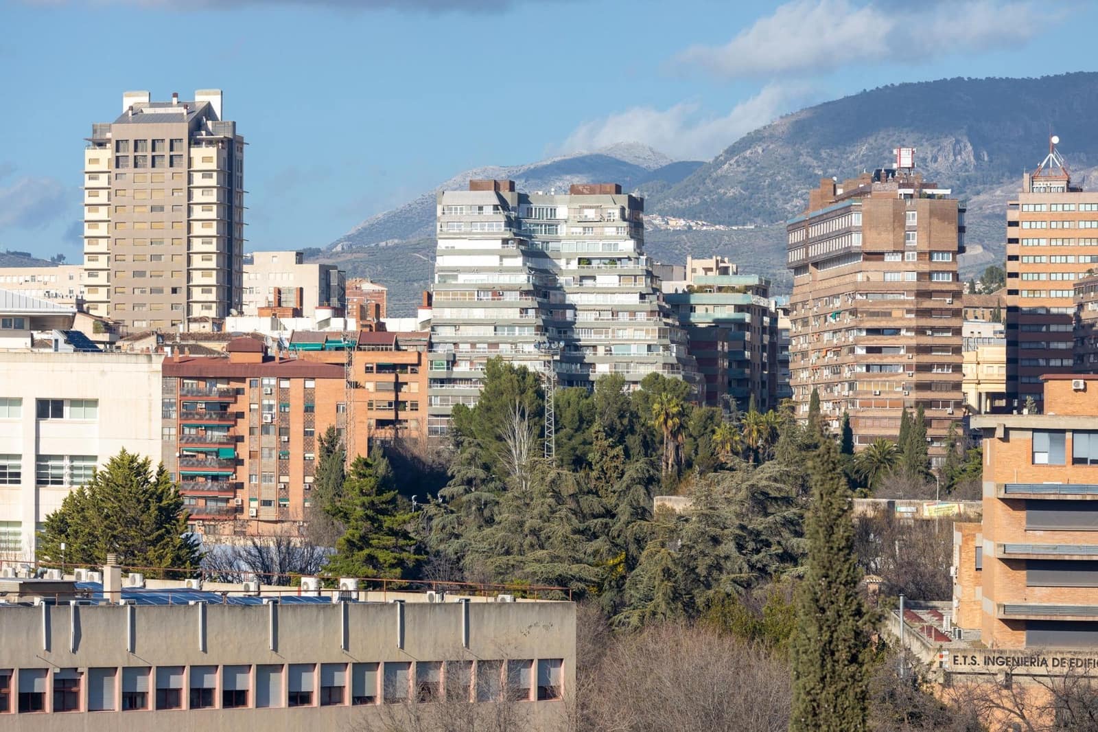 4 bedroom Penthouse for sale in Granada city with garage - € 730,000 (Ref: 9611453)