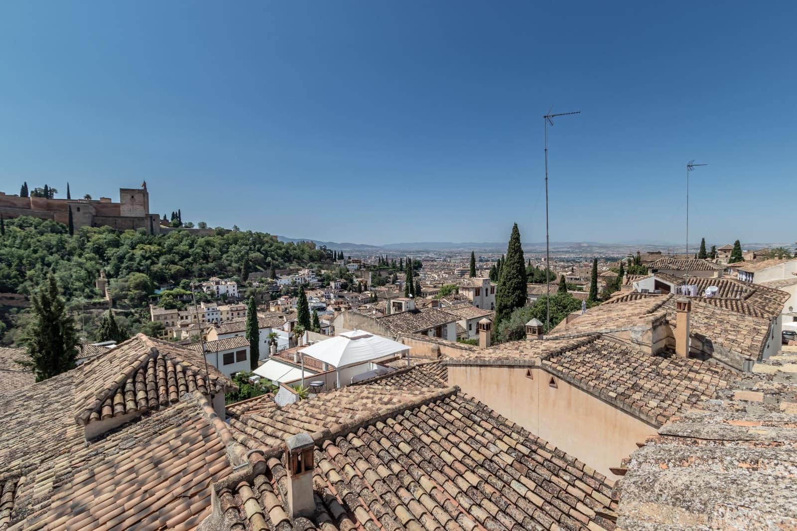 8 Zimmer Hotel zu verkaufen in Granada Stadt - 619.900 € (Ref: 9611456)