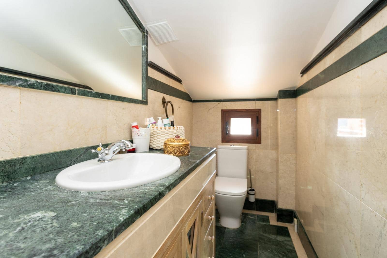 4 bedroom Terraced Villa for sale in Granada city with pool garage - € 770,000 (Ref: 9616107)