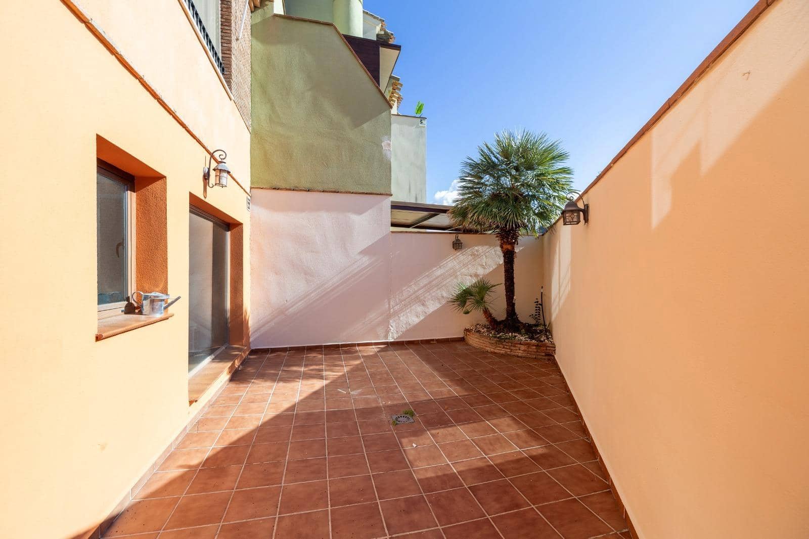 4 bedroom Terraced Villa for sale in Granada city with pool garage - € 770,000 (Ref: 9616107)