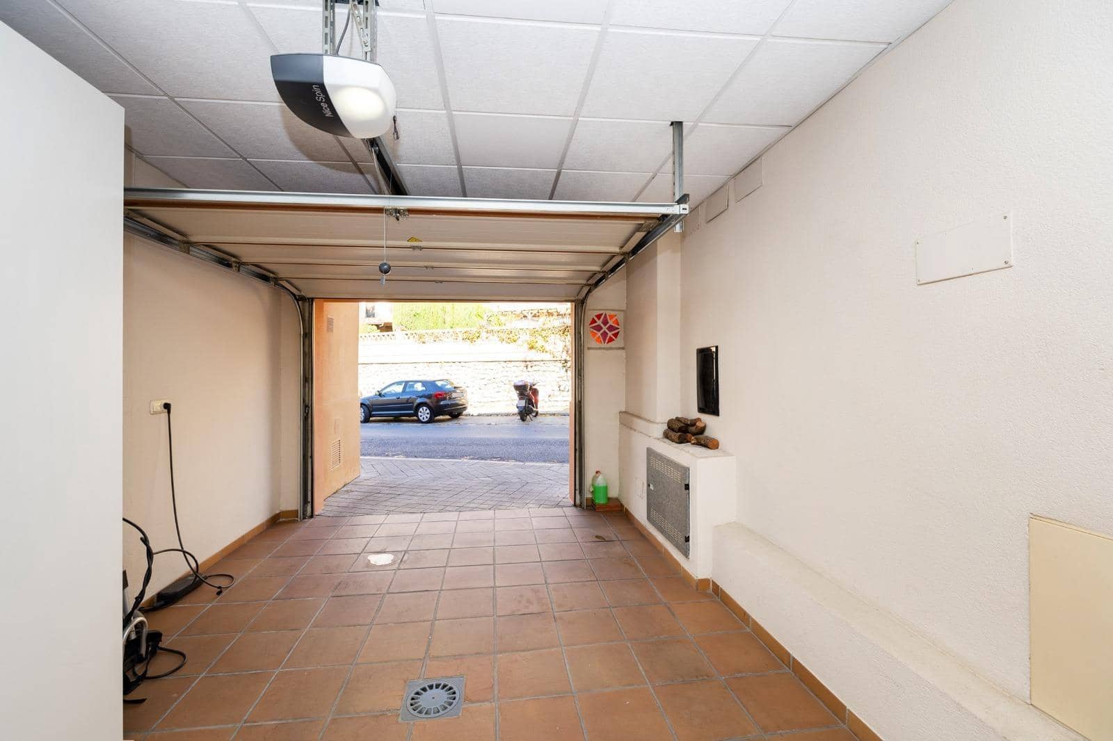 4 bedroom Terraced Villa for sale in Granada city with pool garage - € 770,000 (Ref: 9616107)