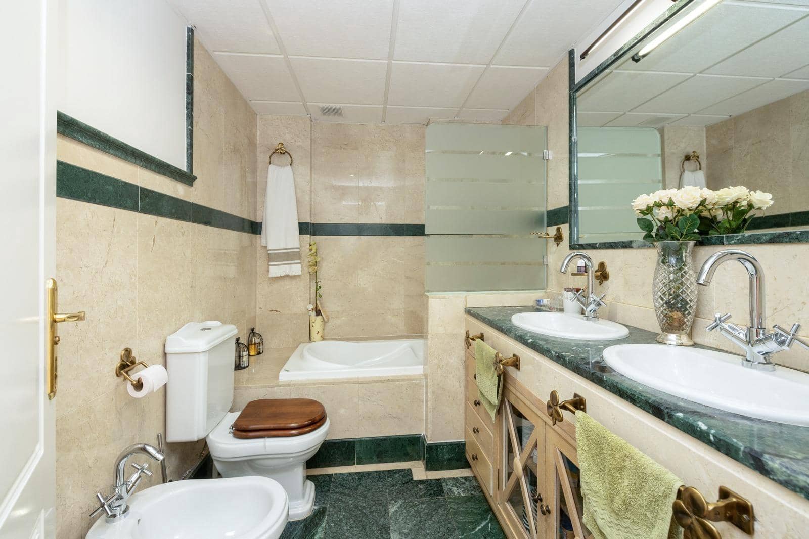 4 bedroom Terraced Villa for sale in Granada city with pool garage - € 770,000 (Ref: 9616107)