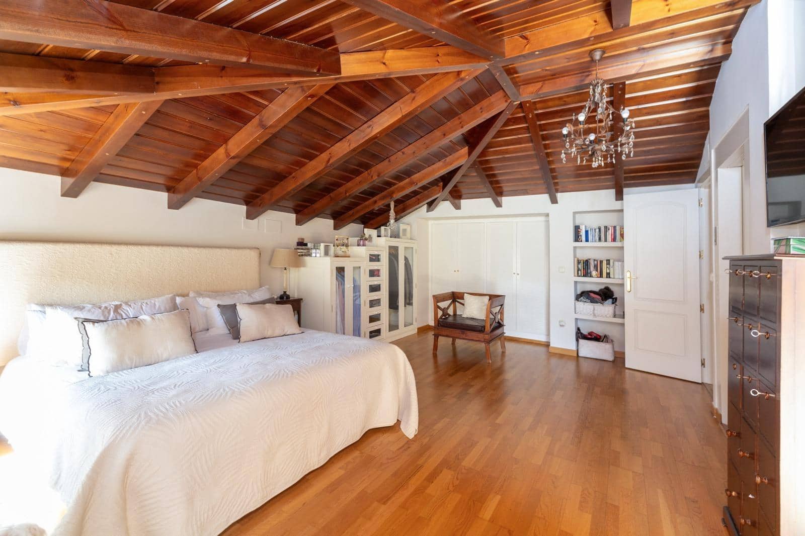 4 bedroom Terraced Villa for sale in Granada city with pool garage - € 770,000 (Ref: 9616107)