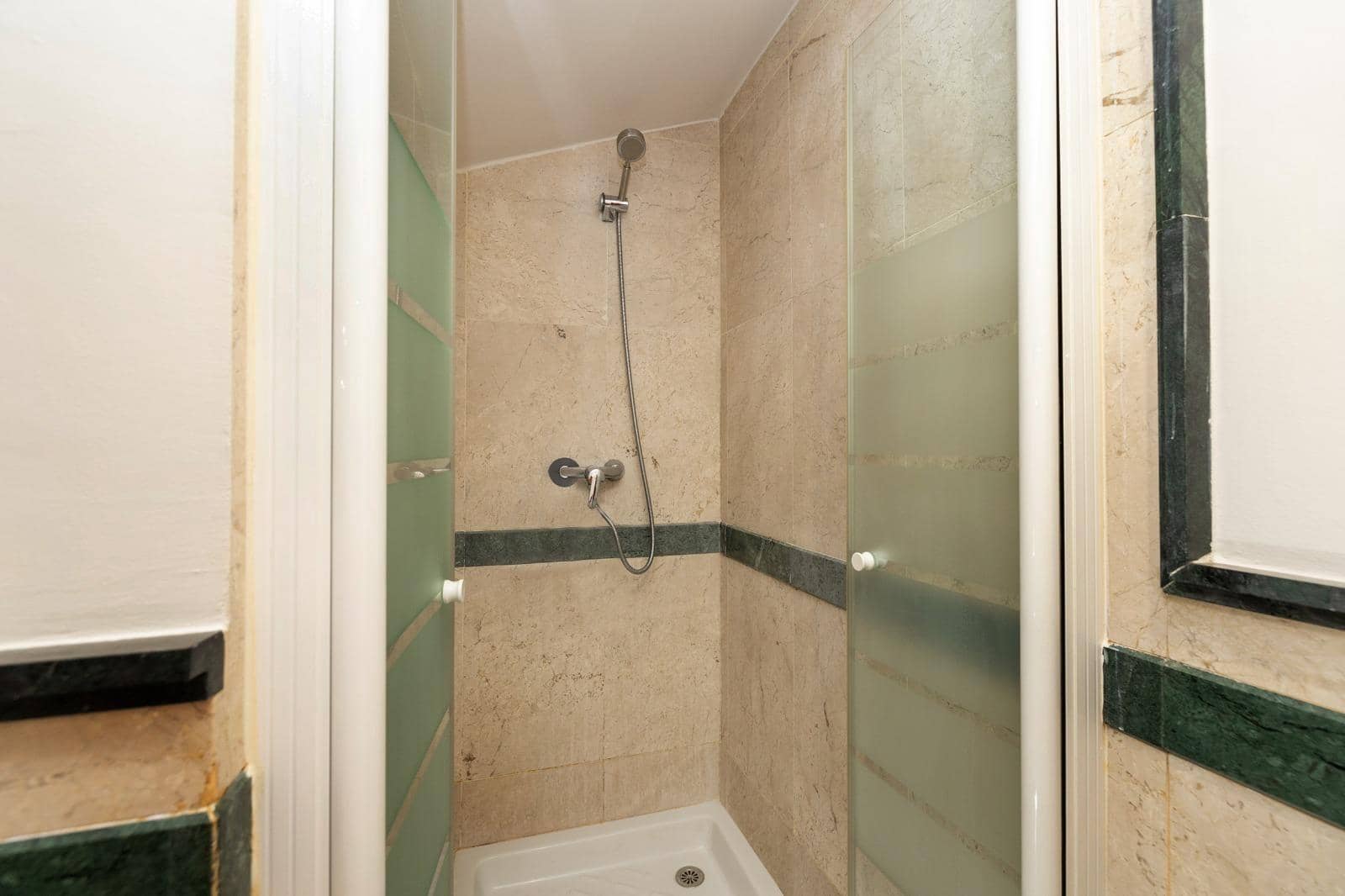 4 bedroom Terraced Villa for sale in Granada city with pool garage - € 770,000 (Ref: 9616107)