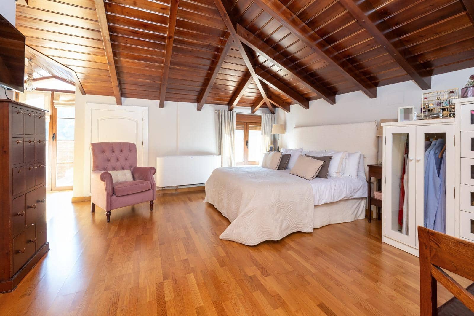 4 bedroom Terraced Villa for sale in Granada city with pool garage - € 770,000 (Ref: 9616107)