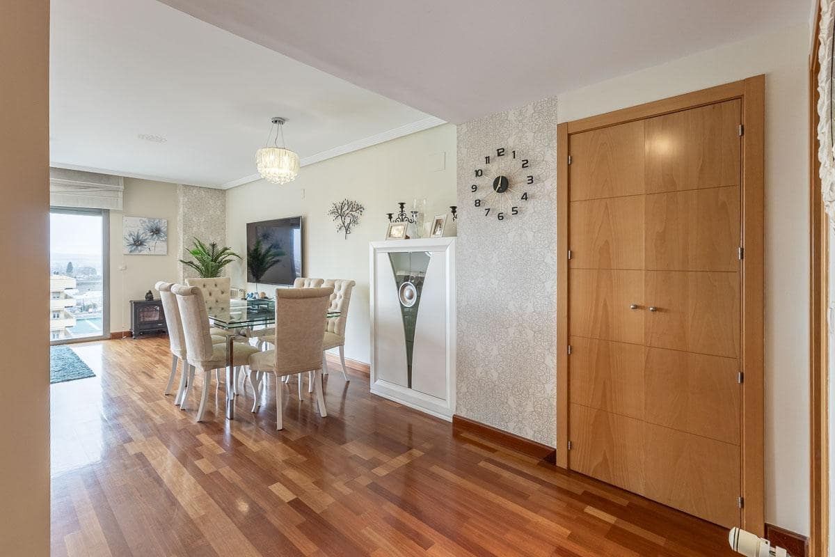 4 bedroom Flat for sale in Granada city with garage - € 695,000 (Ref: 9616109)